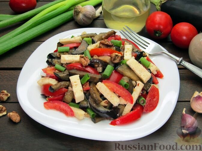 баклажаны, помидоры, брынза, орехи грецкие, масло растительное, соус соевый, чеснок, лук зелёный, перец чёрный молотый