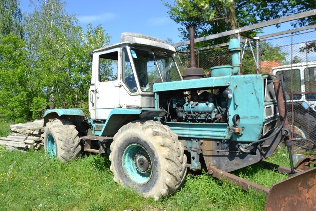 Т-150к трактор. Трактор т-150 экспортный. Т-150 трактор колесный. Трактор т150 скоростной.