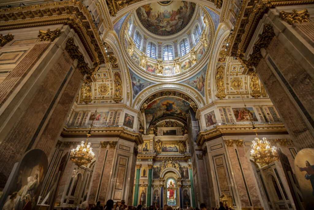 Апрельский питер. Большой петергофский дворец санкт-петербург. Куда сходить в санкт-петербурге. Санкт-петербург в апреле. Санкт-петербург достопримечательности куда сходить цены 2022.