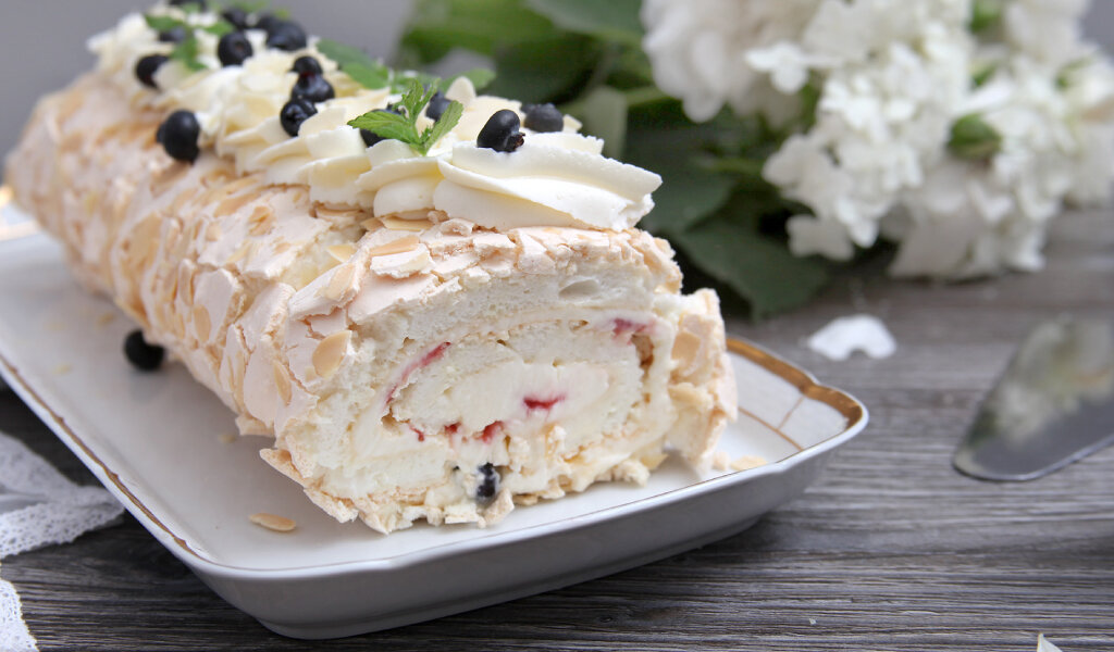 Рецепт меренгового рулета в домашних условиях от С.Пудовъ 