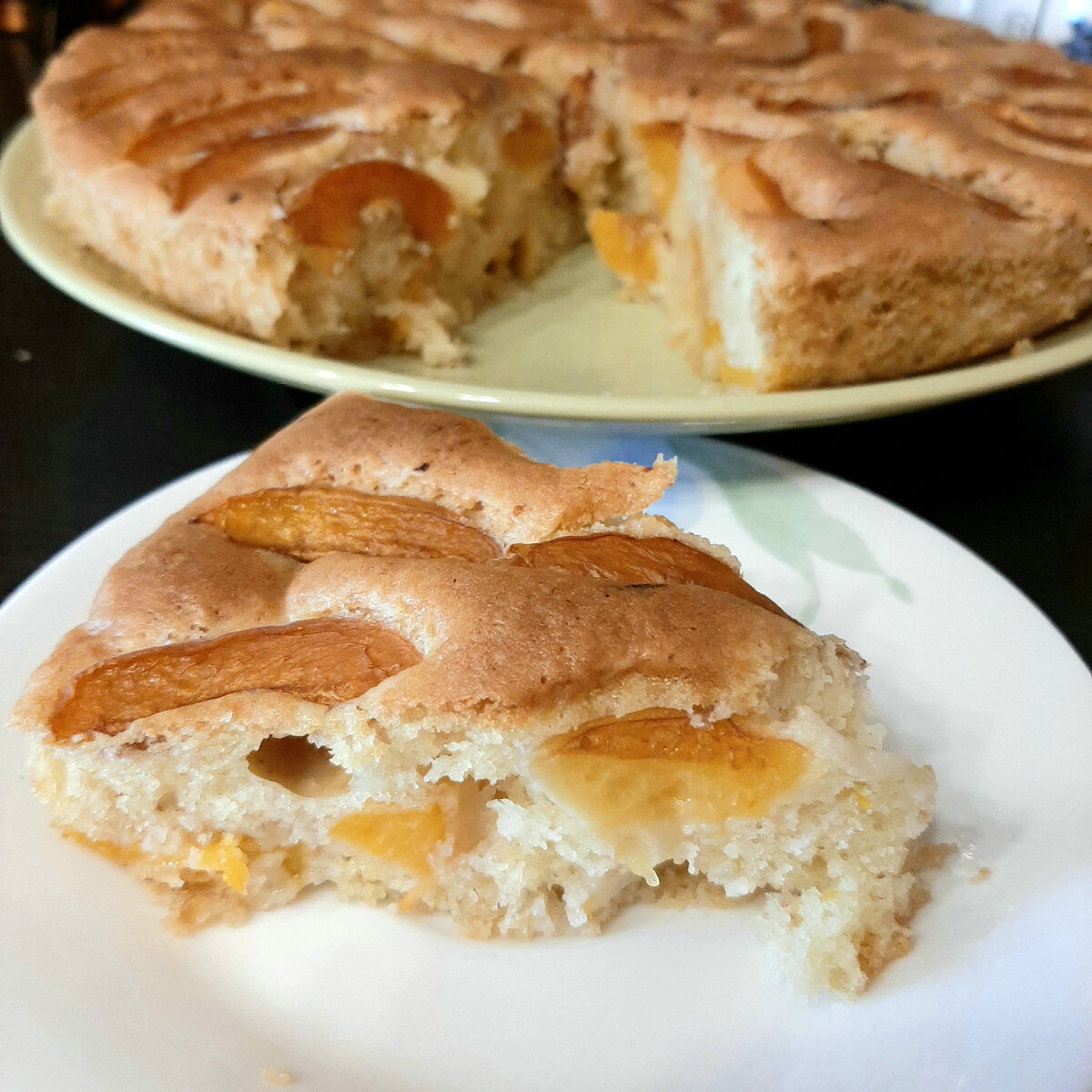 Воздушный и ароматный пирог с фруктами