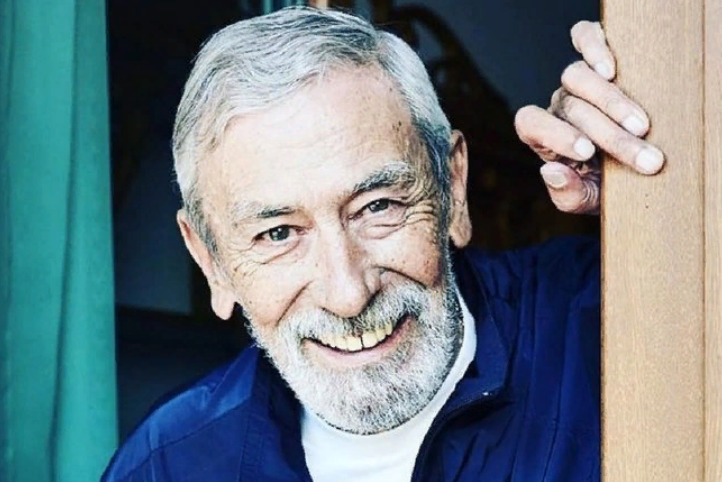 Легенда советского кино и эстрады – Вахтанг Кикабидзе. Его незабываемый, мягкий и бесконечно красивый голос, способный прикасаться к душе слушателей, помнят и до сих пор любят миллионы людей.-8