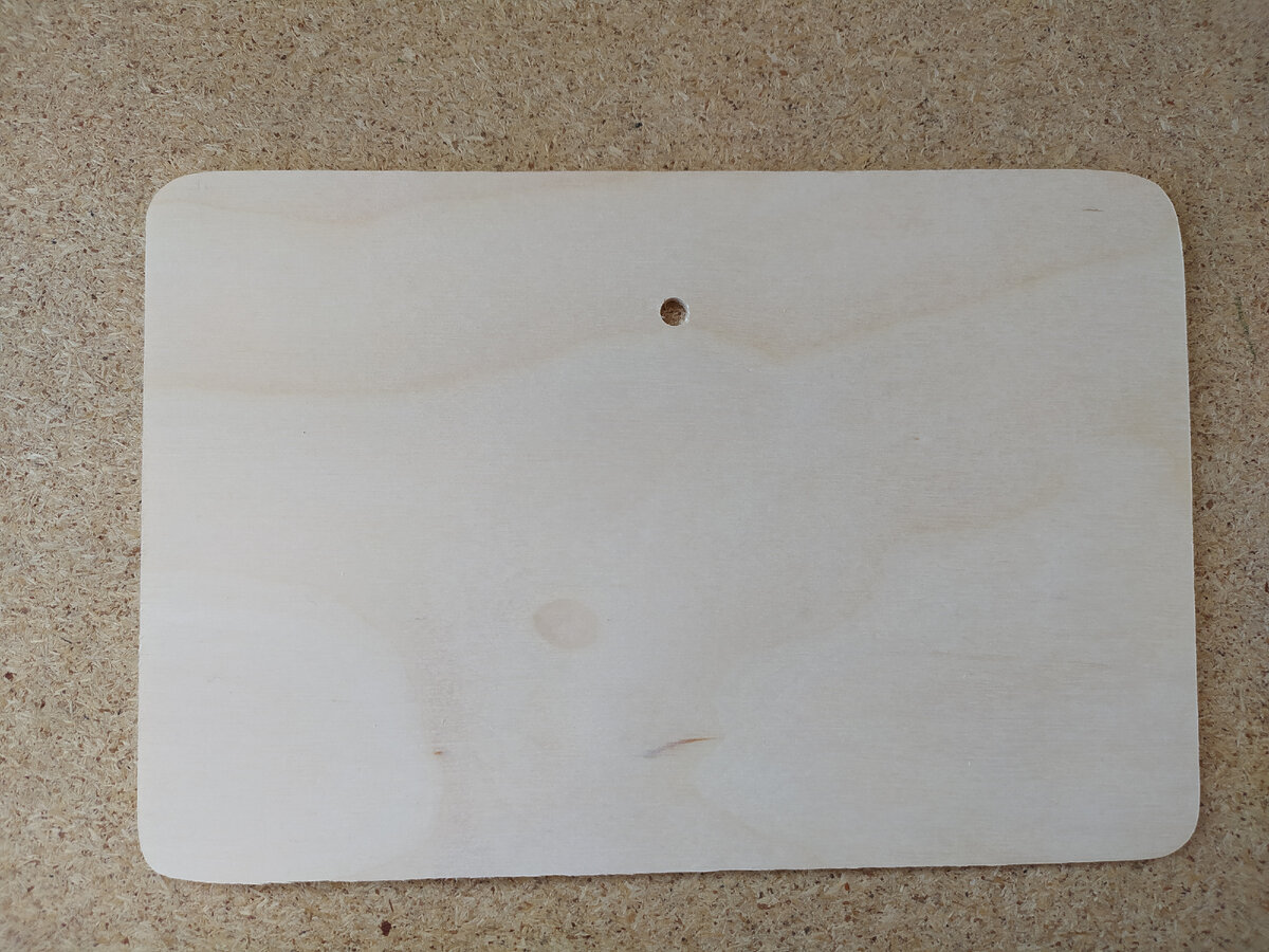 Заготовка с отверстием для подвешивания готовой работы