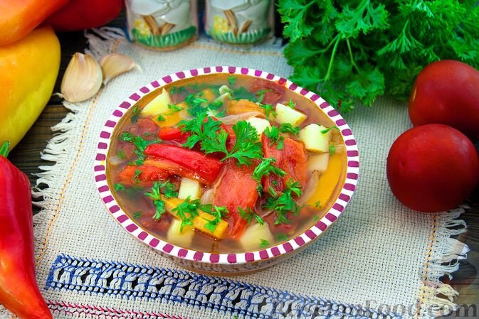 перец сладкий, помидоры, картофель, лук репчатый, морковь, чеснок, масло оливковое, соль, перец чёрный молотый, перец красный молотый, уксус винный, зелень петрушки, вода