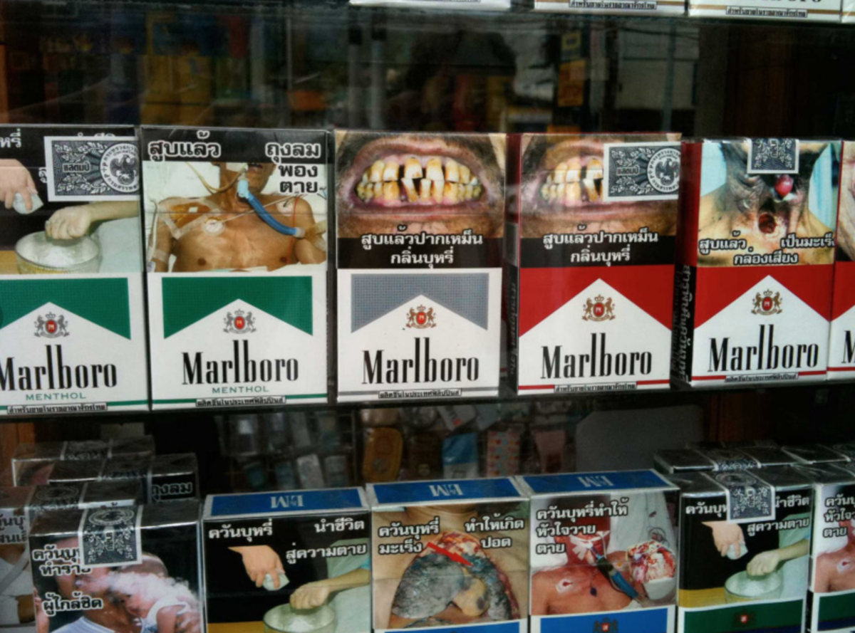 В тайланде можно курить сигареты. Страшные упаковки сигарет. Упаковка сигарет. Предупреждения на пачках сигарет. Изображения на сигаретных пачках.
