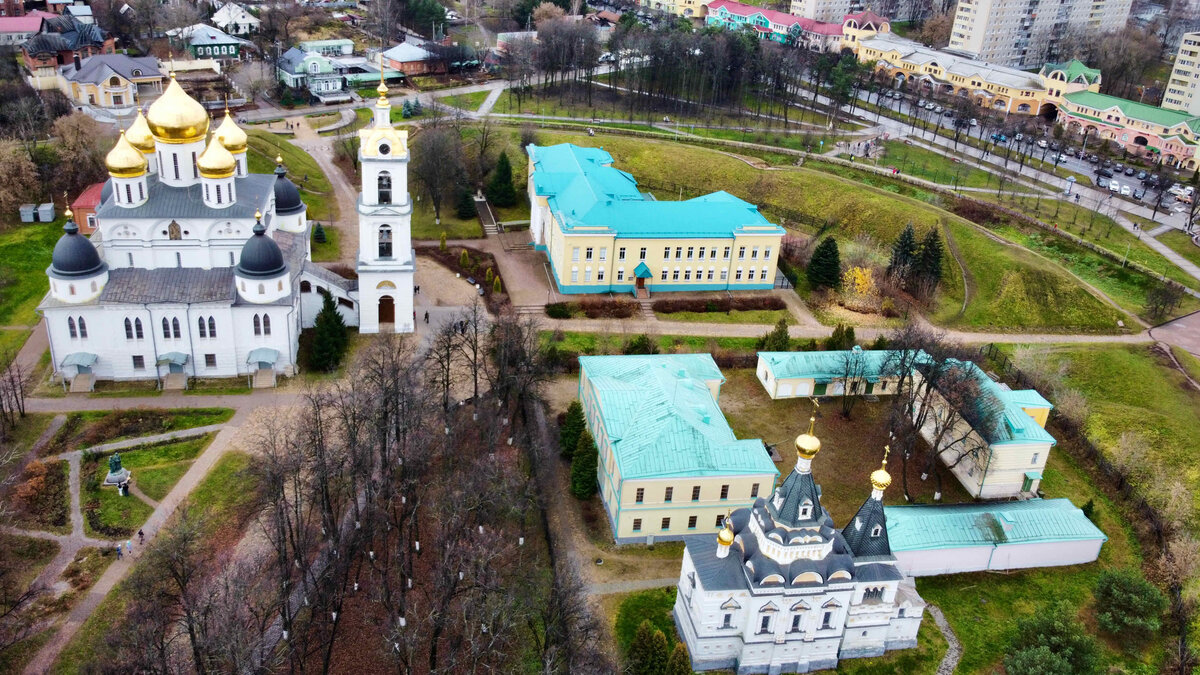 Подмосковный город получивший. Подмосковный Дмитров. Дмитровский монастырь. Дмитров город. Город Дмитров прасатаука.