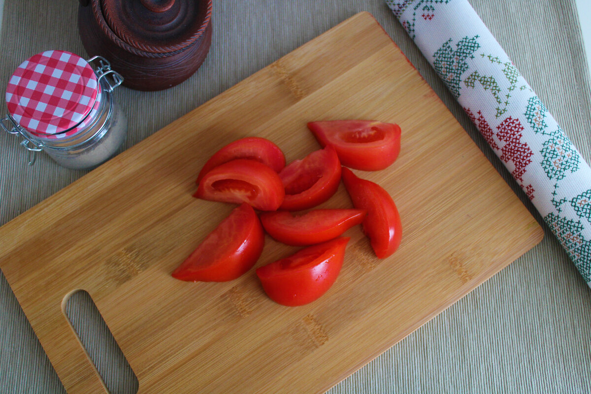 Немного курицы и томата, готовлю курицу по-кавказски, как в СССР и, это  блюдо как палочка-выручалочка среди всех моих рецептов | Кухня СССР с  Еленой | Дзен