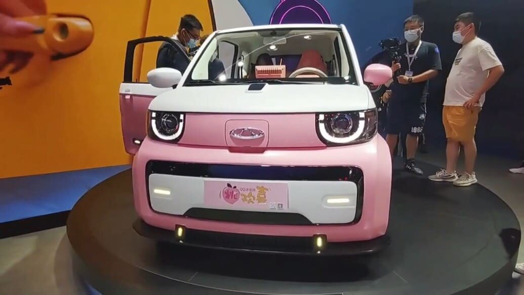 Китайская компания Chery назвала свой новый электромобиль весьма смешно для русского слуха - Ку-ку Мороженое...QQ Ice Cream. В этом электромобильчике всё весело, от внешнего вида до цены.-2