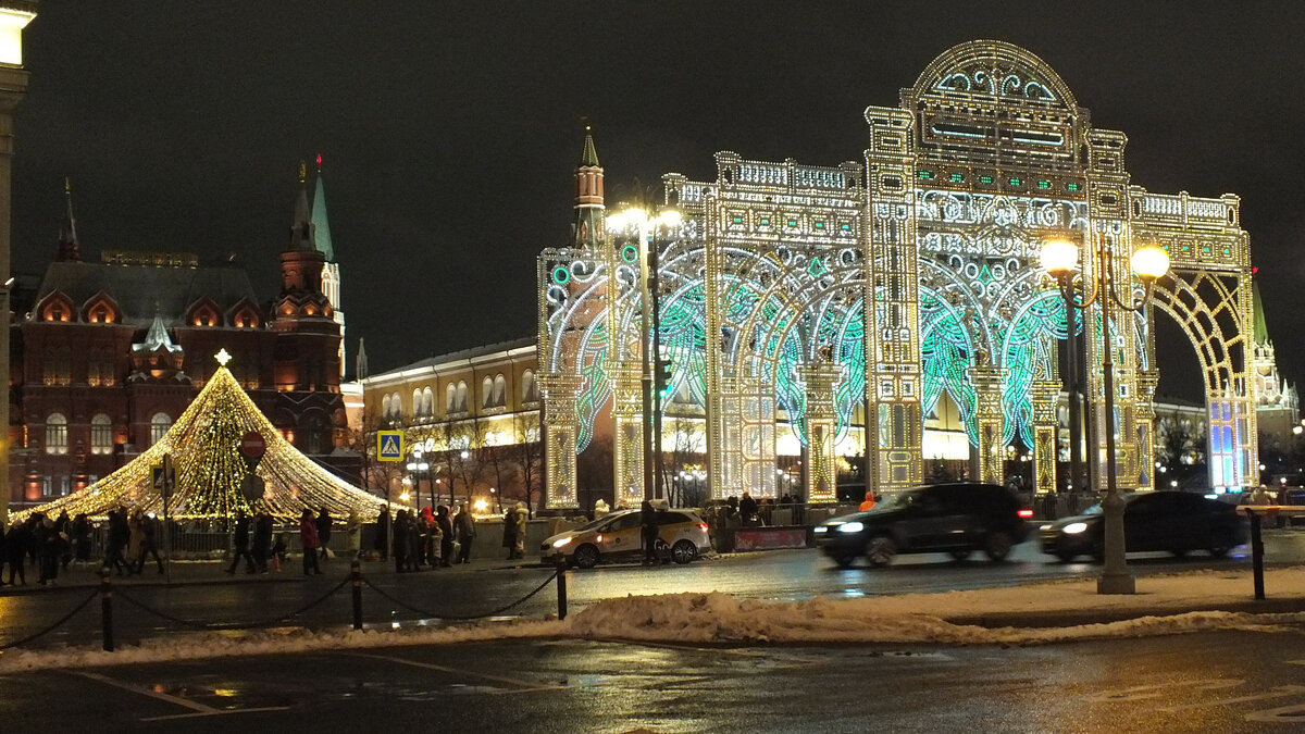 Арки рядом с Историческим музеем