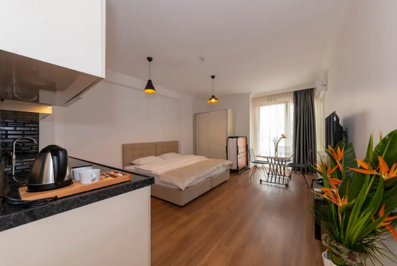 Номер в отеле JoySuite, в Стамбуле, где я останавливалась в 2020 г.  Фото с сайта airbnb