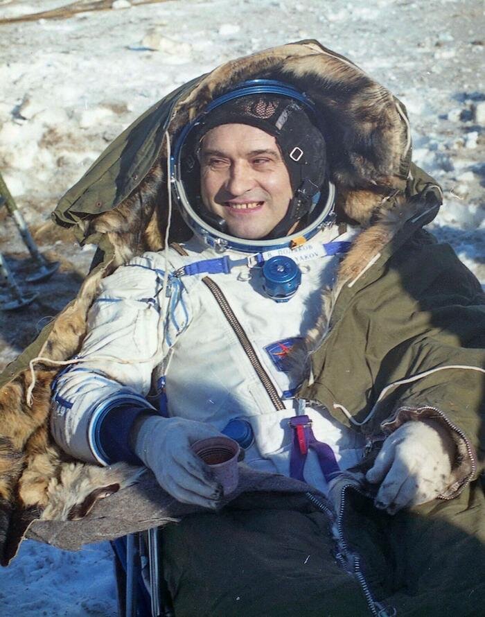 Самое долгое пребывание в космосе. Валерий Владимирович Поляков. Валерий Поляков космонавт. Воляков Валерий Владимирович. Герои космоса Валерий Поляков.