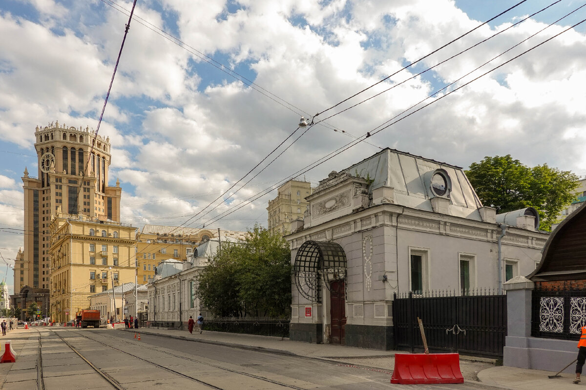 Нашел дом в Москве, где в 1994 году было совершено покушение на  Березовского. Показываю, как он сейчас выглядит | Самый главный  путешественник | Дзен