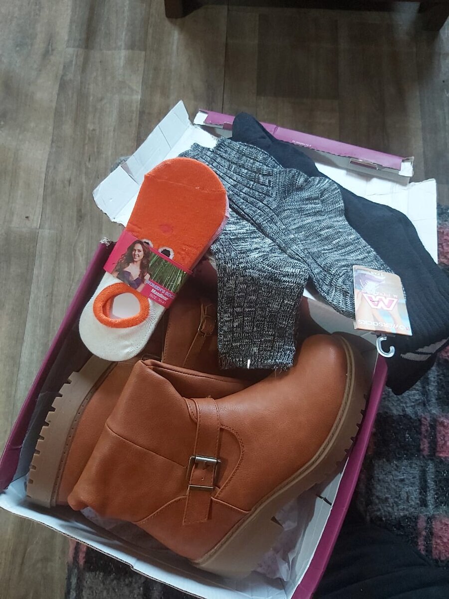 Одна из коробок с помощью от соседей