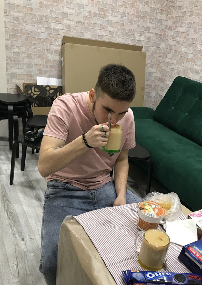 Перекус на коробках и снова в бой