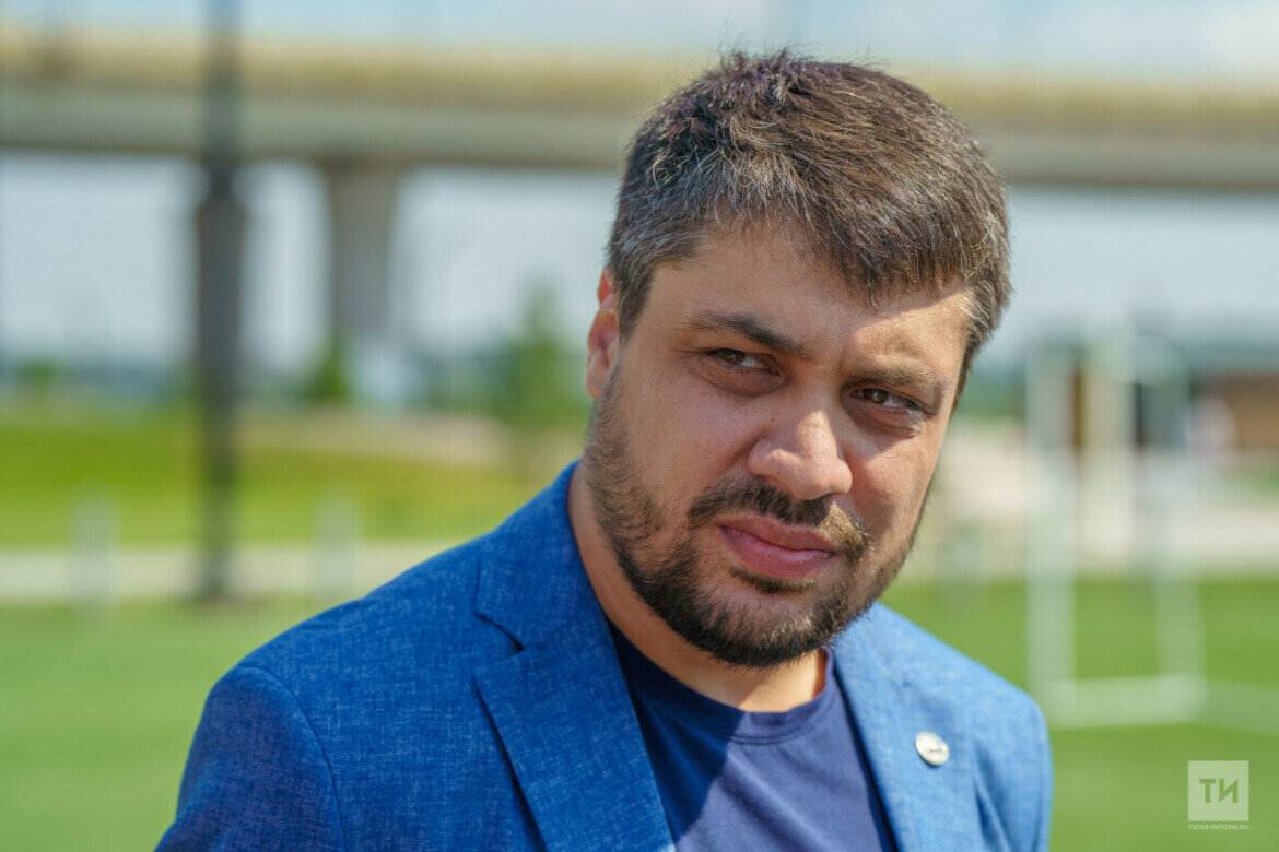 ​«Будет квалифицированный защитник – у нас есть шортлист по этим игрокам – мы не торопимся…». Фото: © Владимир Васильев / «Татар-информ»