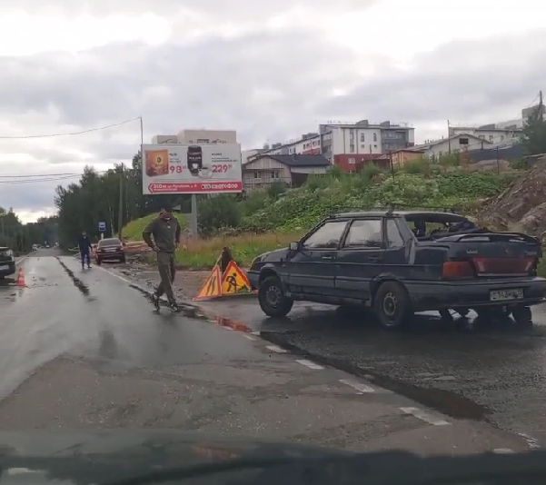    В Петрозаводске произошло массовое ДТП с тремя автомобилями скриншот из видео в сообществе во ВКонтакте "ДТП Петрозаводска и Карелии"