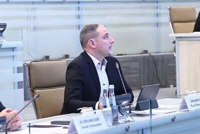    Министр образования Московской области Илья Бронштейн на совещании губернатора Московской области Андрея Воробьева с руководящим составом правительства Московской области и главами городских округов © Антон Чернов, «Подмосковье Сегодня»