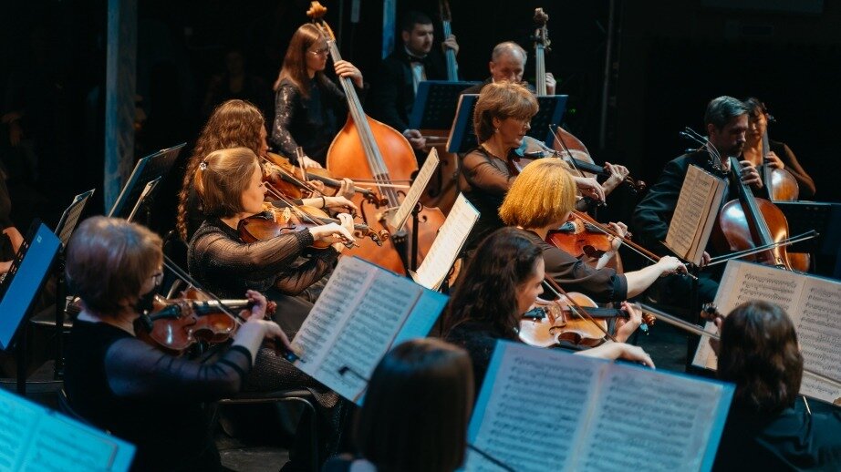     Хабаровская филармония продолжает цикл праздничных мероприятий, посвящённых 150-летию со дня рождения гениального композитора, всемирно известного пианиста и одного из крупнейших дирижеров С. В. Рахманинова.