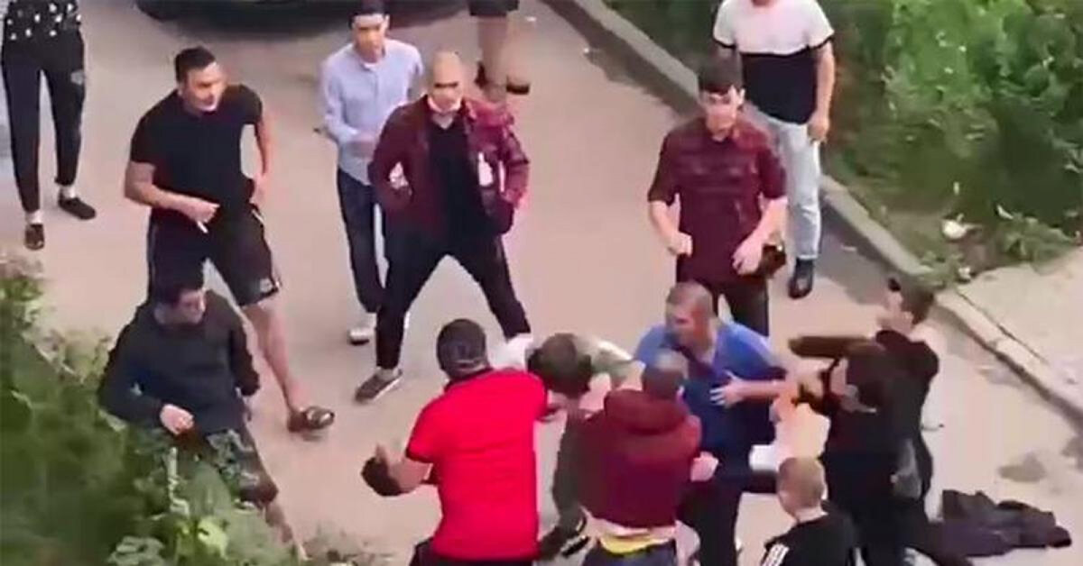Проблему мигрантов, законных и незаконных, а также новообращенных наших новых соотечественников, которые не бельмеса не петрят в русском языке, не говоря уже о законах, культуре, истории — мы...-12