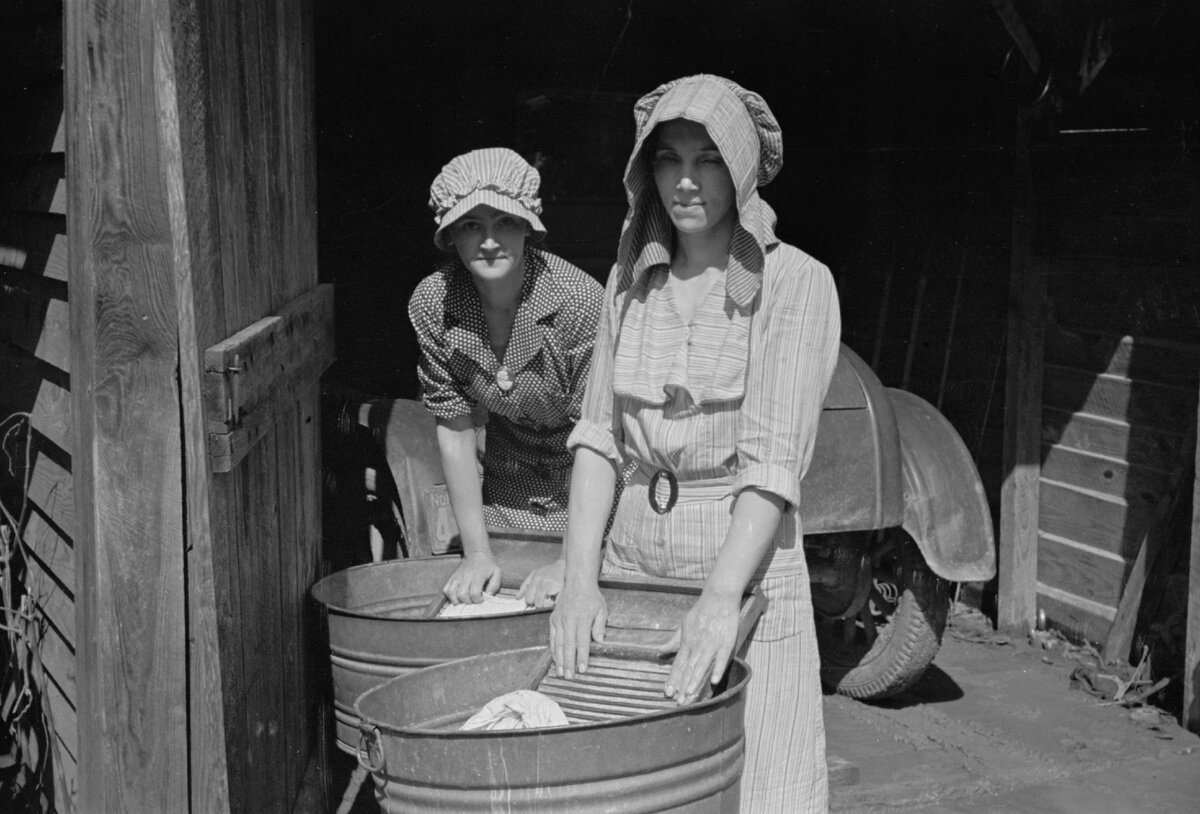 Ручная стирка. Источник: https://upload.wikimedia.org