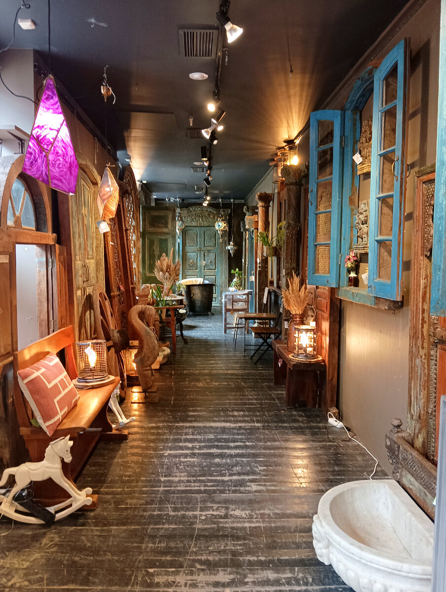 Интерьер в магазине "Артефакто". Петербург. Большой проспект Петроградской стороны, 25/2. Все фото в статье - АВТОРСКИЕ! 