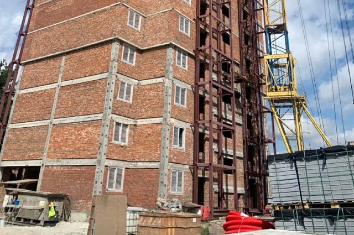    В Омске достраивают дома, в которые вложилась почти тысяча дольщиков