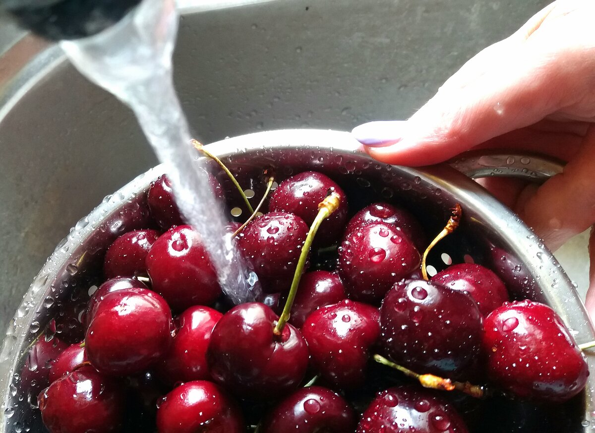 Правильно моем фрукты. Черешня варенье. Washed Cherry Fruit. Toxic Fruits. Washing Fruits.