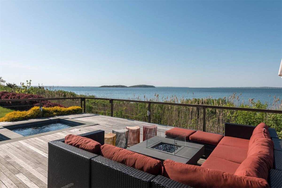 Терраса с видом на море.