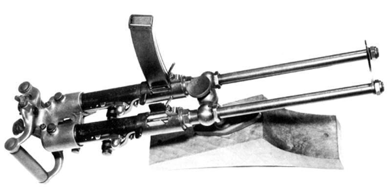 Villar-Perosa M1915 в авиационной конфигурации (ближний к зрителю магазин отсутствует)