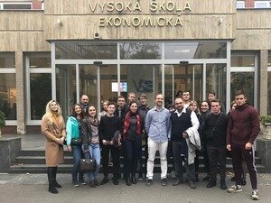 Студенты Института инженерной экономики и гуманитарных наук МАИ в ноябре 2018 года завершили краткосрочную стажировку в Чехии. Ребята на целую неделю окунулись в атмосферу одного из самых красивых городов Европы — Праги, познакомились с её историей, архитектурой и системой образования в «Высшей школе экономики» (Vysoká škola ekonomická v Praze).