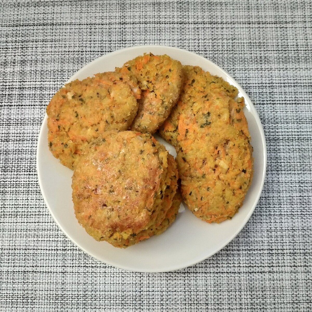 Овощные котлеты с киноа