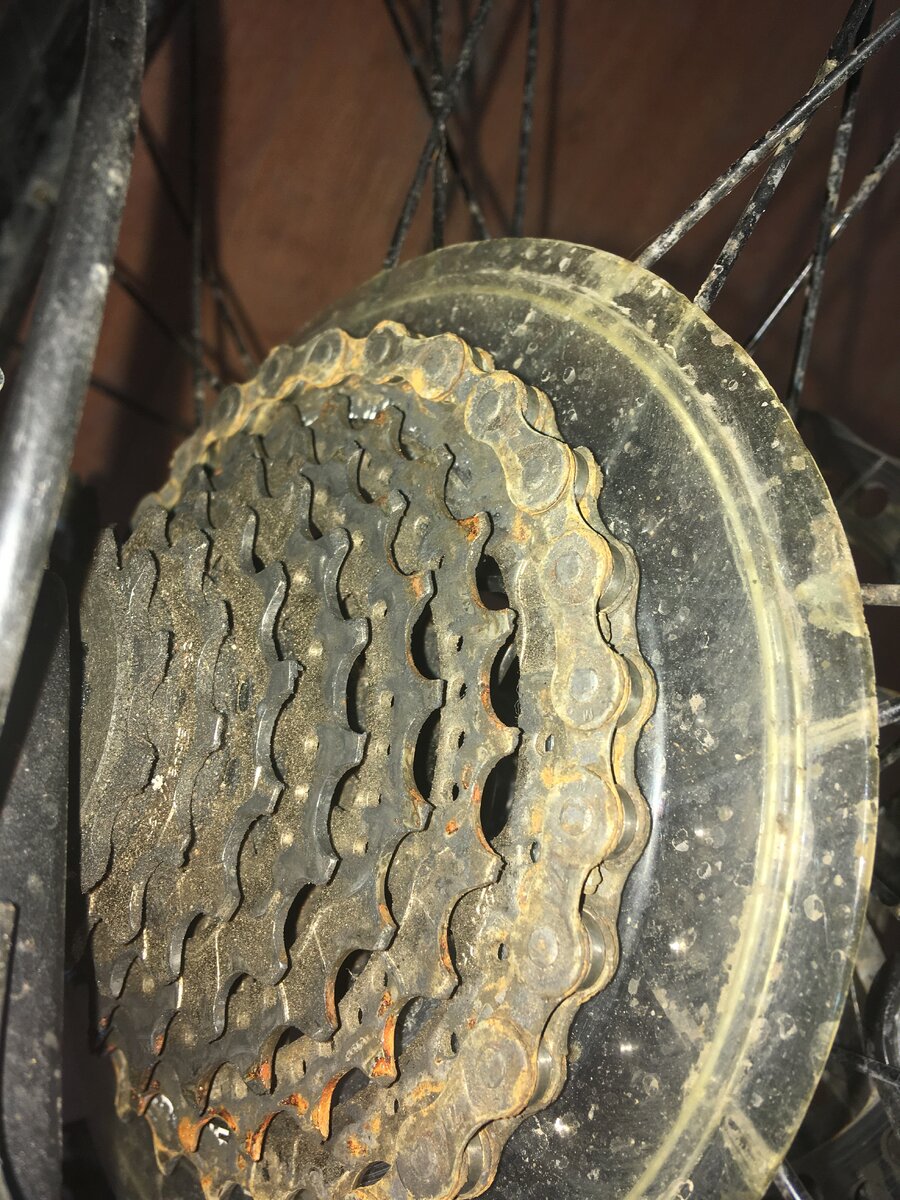 Как видно смазку вымывает, трансмиссия начала ржаветь.