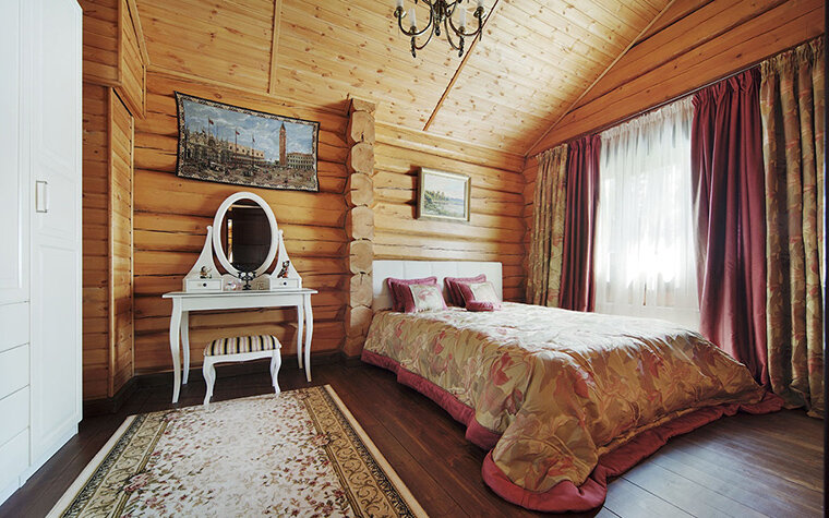 Маленькая спальня в деревянном доме (77 фото)