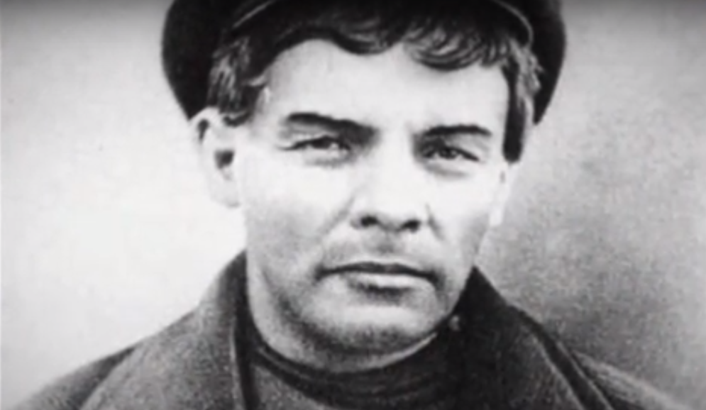 Ленин чисто выбритый для конспирации, чтобы его не узнали агенты временного правительства.