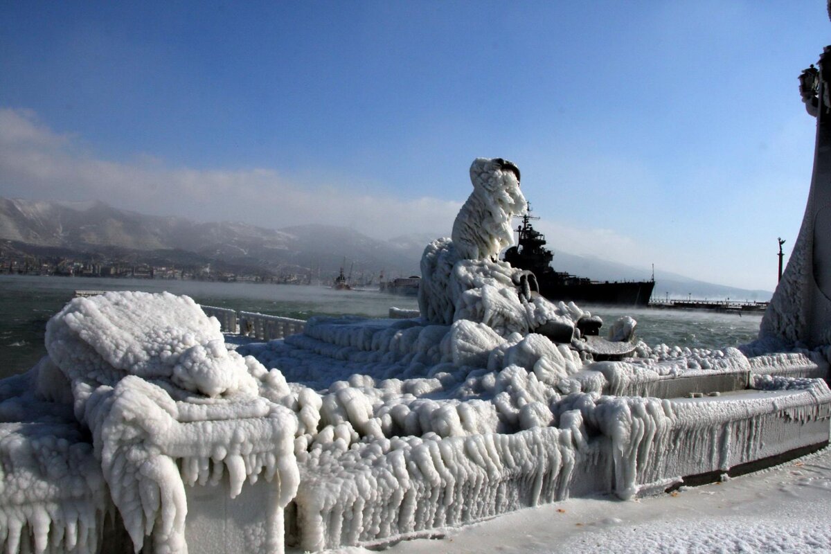Обледенение набережной в Новороссийске в 2012 году/Фото с http://gorod-novoross.ru