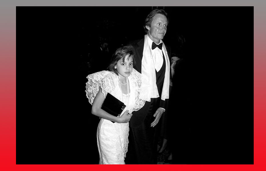 Первый выход в свет. В 1985г. на церемонии Оскар. Ей 11 лет.