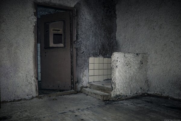 Проникли в заброшенную тюрьму Чернобыля