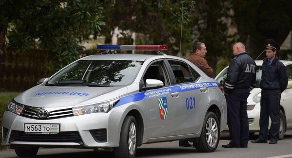 Почему милиция в Абхазии так лояльно относится к местным нарушителям на дорогах?