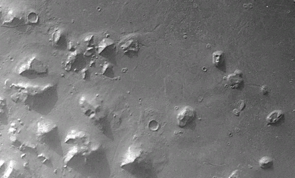 Инопланетное лицо на Марсе (из. Яндекс.Картинки)