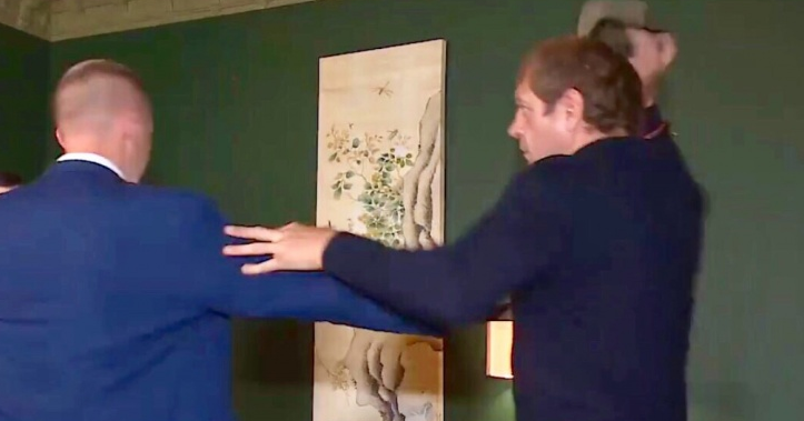 Начало боя на пресс-встрече