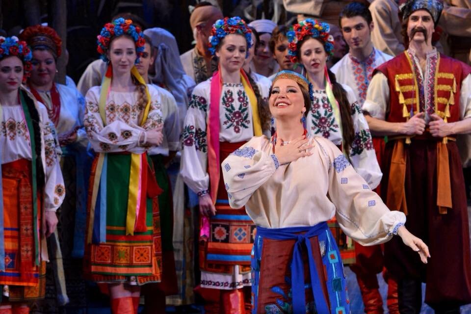 Украина - это, конечно, хорошо, но в России- ёлки.