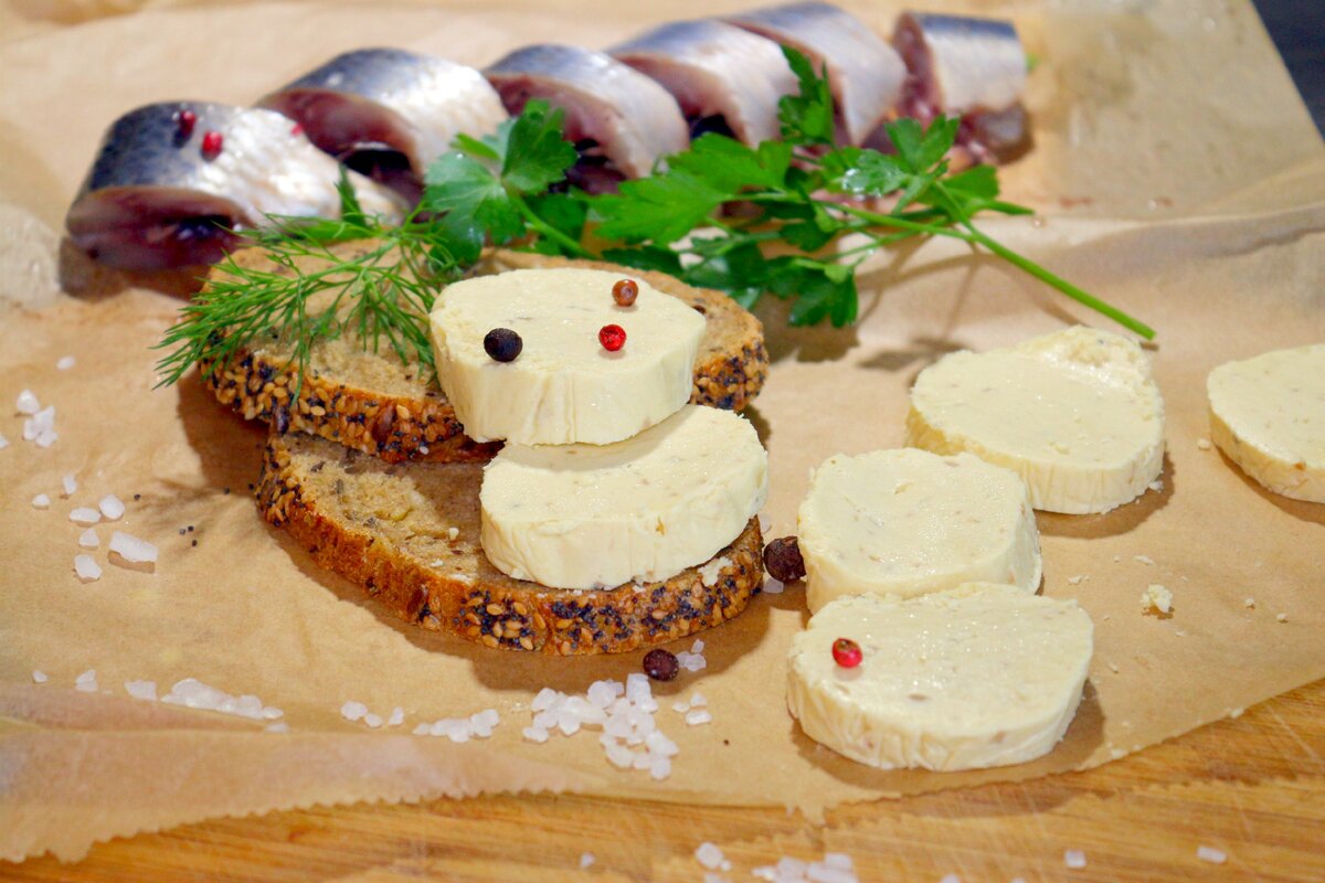 рыбный риет. бутерброды паштет из селедки. селедочное масло. селедочная. форшмак селедочный форшмак.