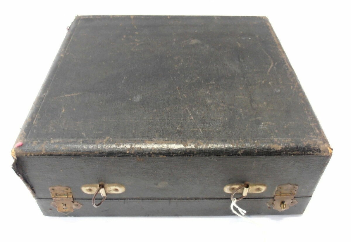 Старинная печатная машинка. 