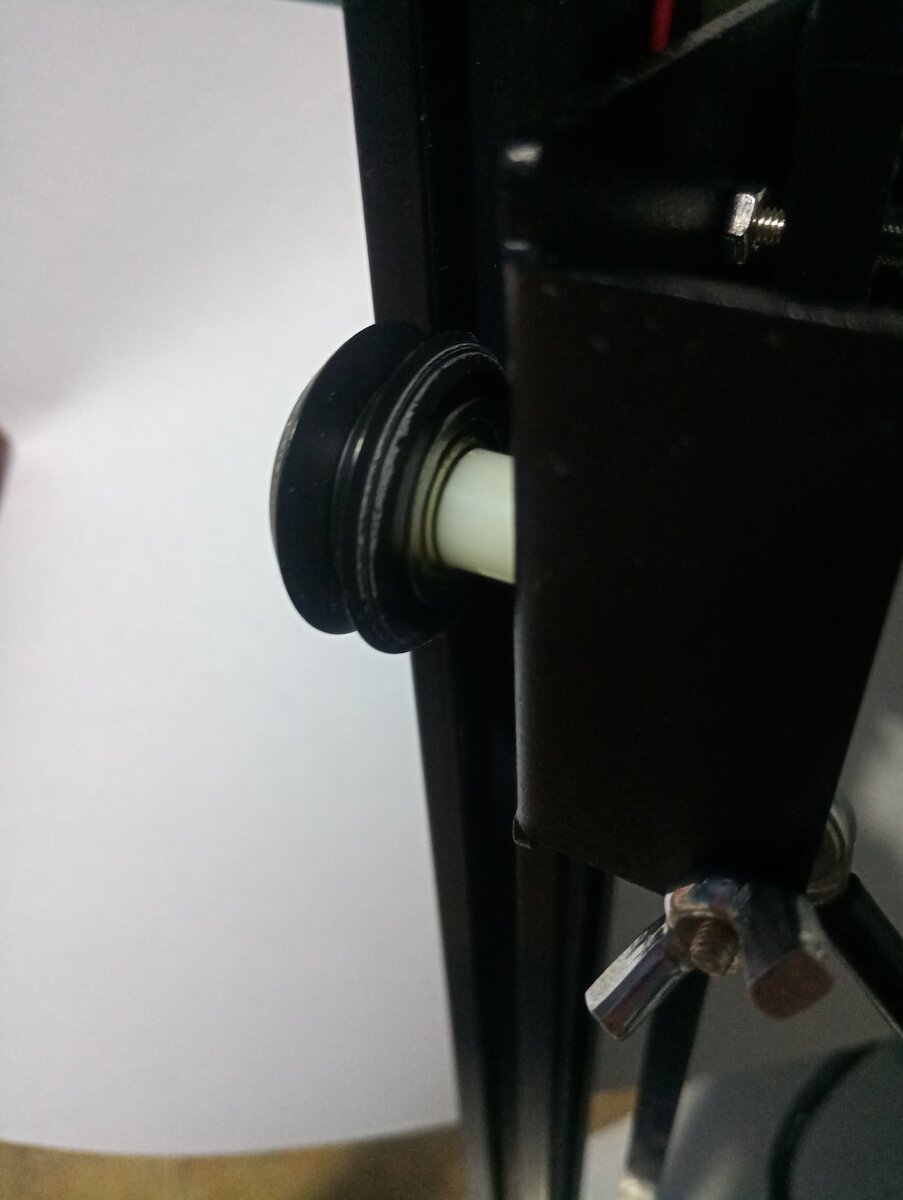 Следы износа. 