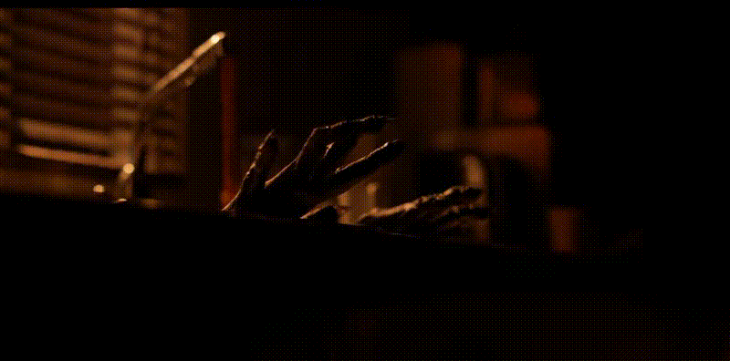 кадры из фильма "Не стучи дважды"