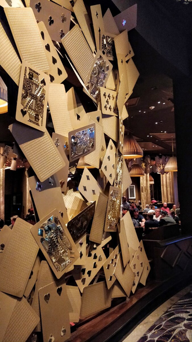 США. Лас-Вегас. Отель-казино Ария. Зона покера