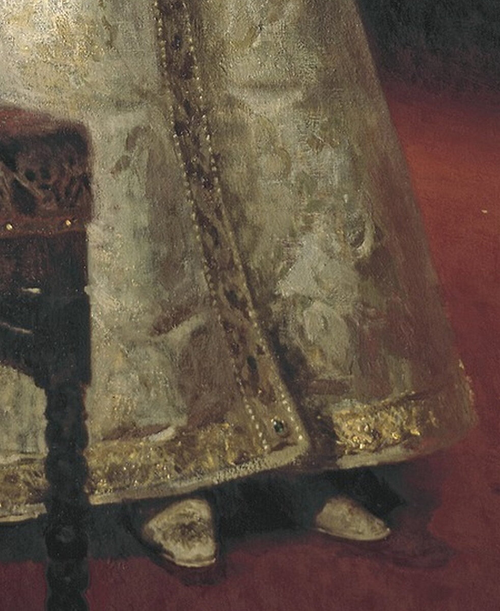 Каждый предмет, изображенный в интерьере монастырской кельи на картине, Репин прописывал с документальной точностью. Собирая натурный материал, он делал зарисовки в Историческом музее, в Оружейной палате московского Кремля, в домике-музее боярского быта XVII века на Варварке.По рисункам исторического костюма царевны Софьи, по просьбе Репина, для натурного реквизита были сшиты сарафан из серебряной парчи с откидными рукавами, обшитый жемчугом, и рубашка с кисейными рукавами, с золотой ниткой.