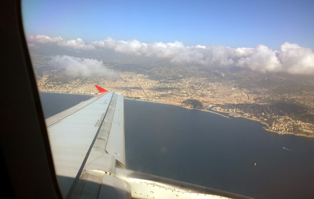 За бортом Ницца, Лазурный берег