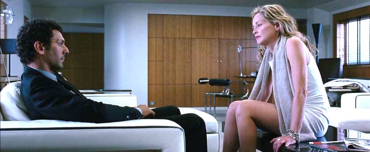 - Оставь меня, старушка, я в печали.