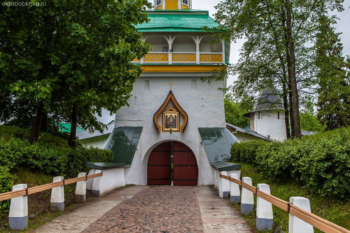 Печоры монастырь иконные лавки фото